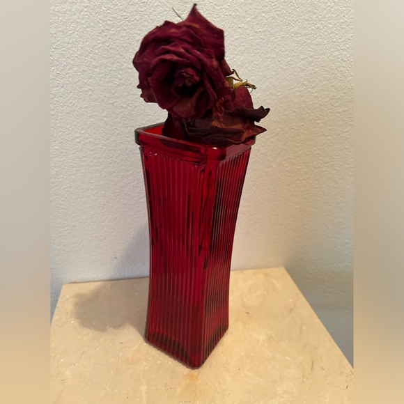 Ruby Red Square Vase. 8.75” - Picture 8 of 16